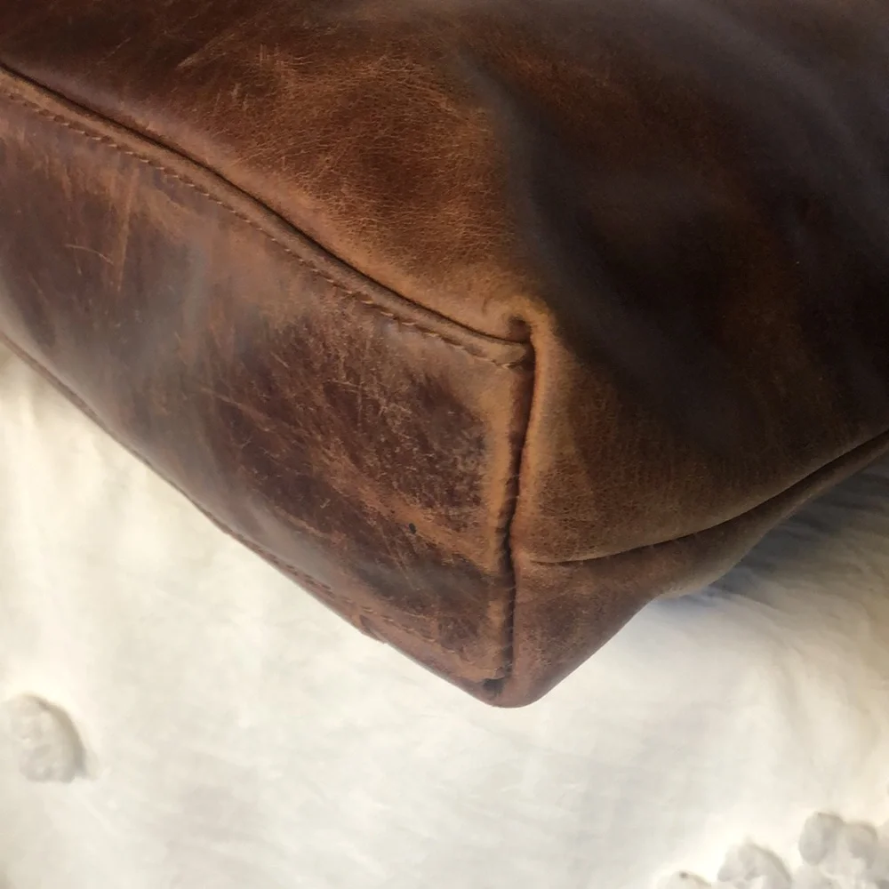BACCINI Leandro cognac brown distressed genuine leather laptop bag. Detach strap